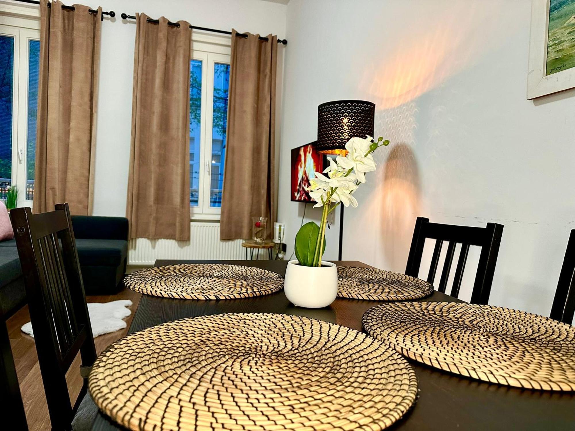 Luxury Suites Centrum By Rikas Hotels 安特卫普 外观 照片