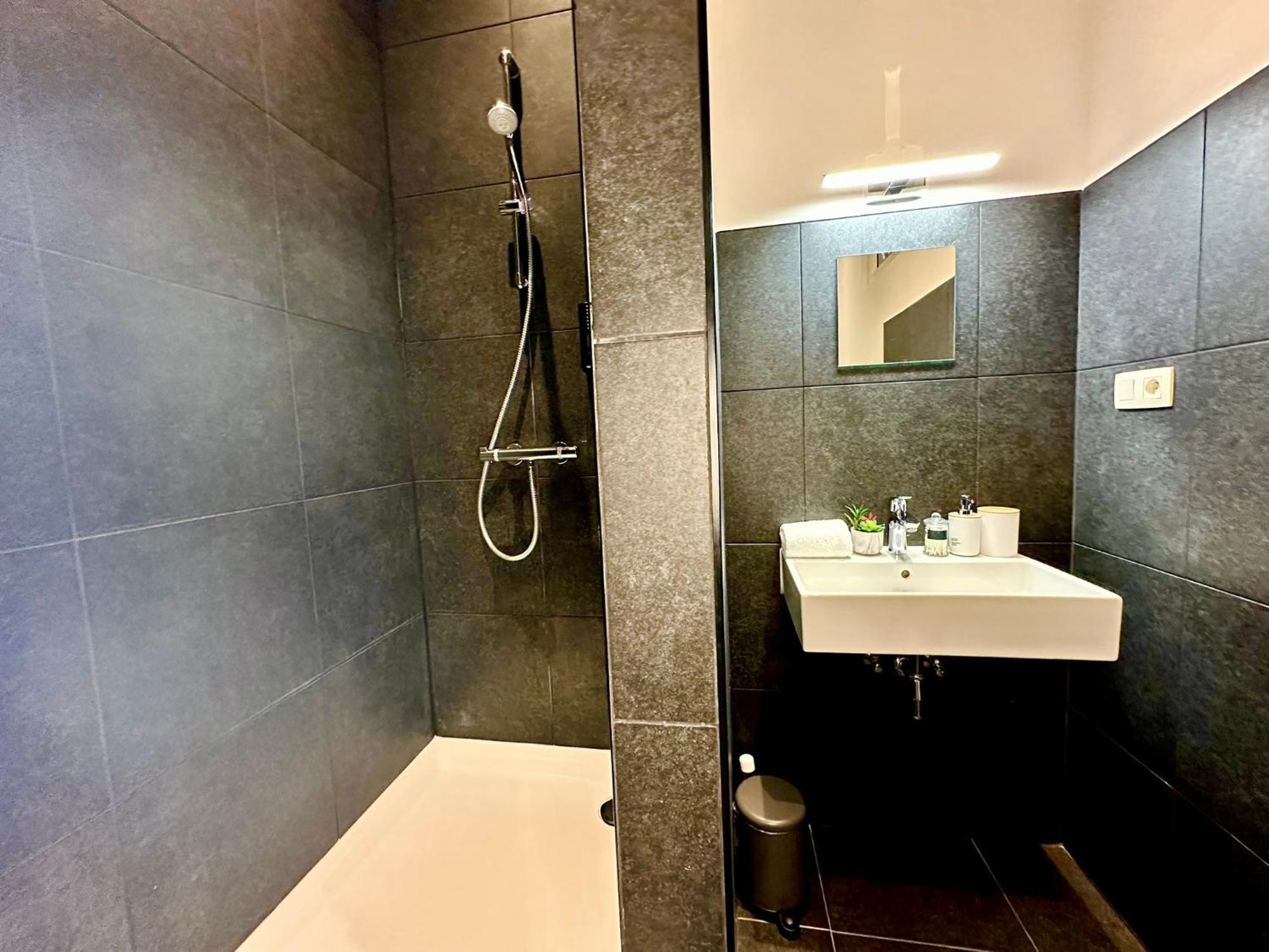 Luxury Suites Centrum By Rikas Hotels 安特卫普 外观 照片